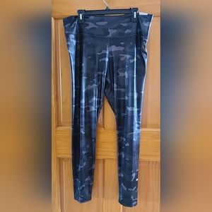 NIKE Women’s Mid-Rise Camo Leggings Size XXL